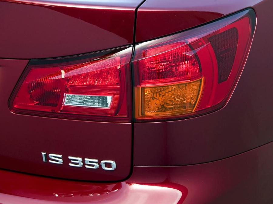  Lexus IS350 2005 года  (фото 49 из 82)